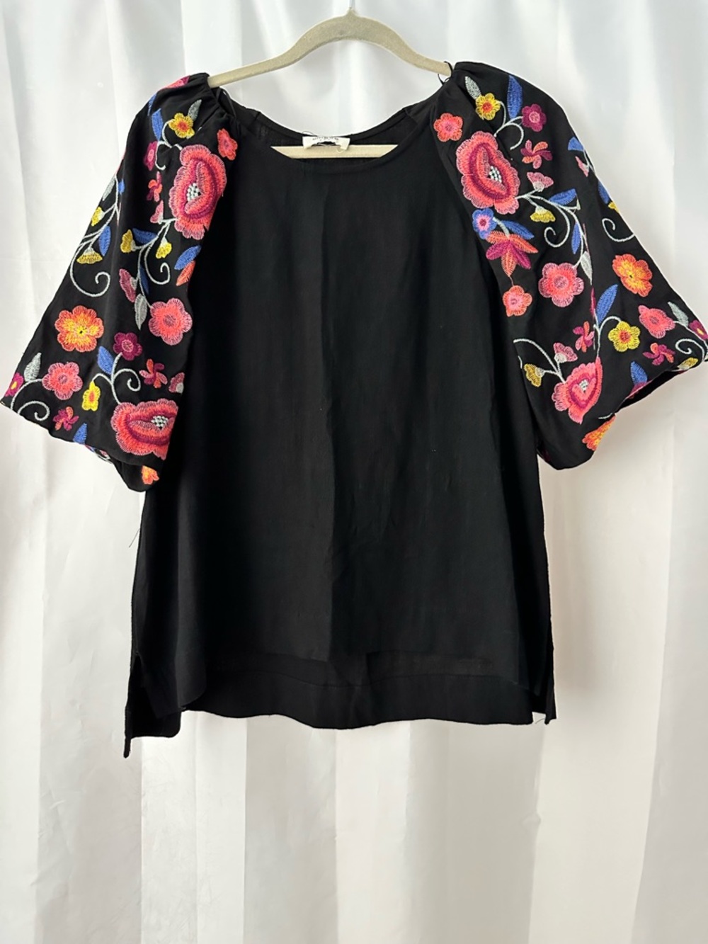 Umgee Black Tunic Top with Floral Embroidered Puff Sleeves Linen Blend Boho